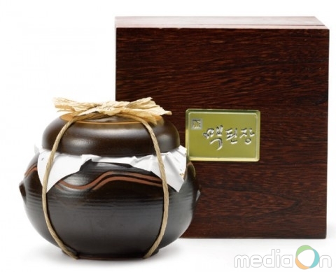 신세계백화점, 자연송이 된장·캐비어 등 작은 사치 담은 설 선물 선보여