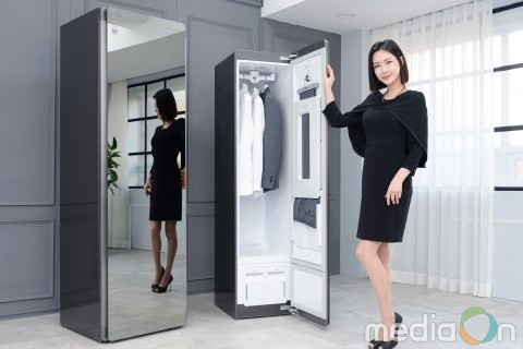 LG전자, 의류관리기 트롬 스타일러 최고급 모델 ‘블랙에디션’ 출시