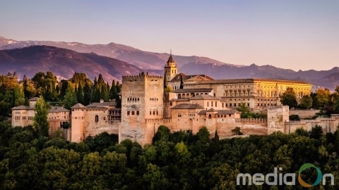 원스톱 여행 솔루션 카약, 스페인 주요 여행지 검색 증가율 분석 및 공개