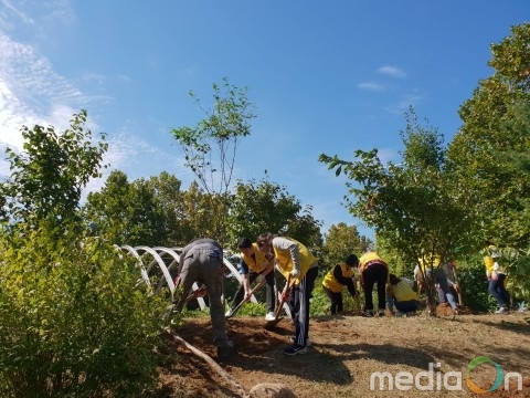 서울숲, 시민과 함께하는 ‘식목월 나무심기’ 행사 운영