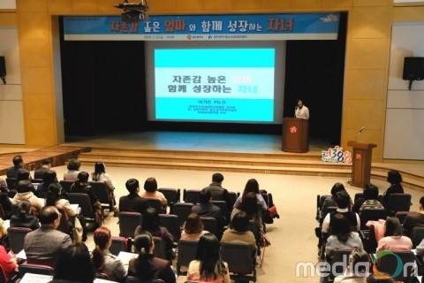 한국청소년상담복지개발원 이기순 이사장, 광주광역시에서 부모 특강 진행