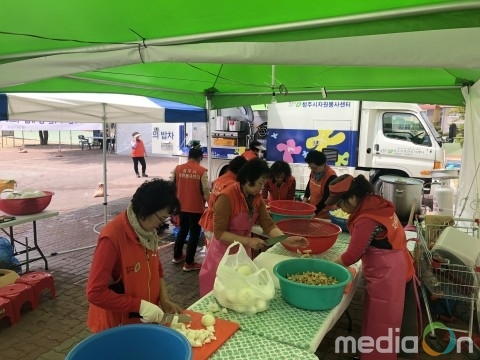 한국자원봉사센터협회, 강원도 동해안 산불피해 현장에 ‘IBK 참! 좋은 사랑의 밥차’ 릴레이 지원